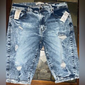 Men's Distressed Blue Denim Shorts new with tags!